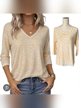 Chico's Pale Yellow Heathered V-Neck Long Sleeve Top